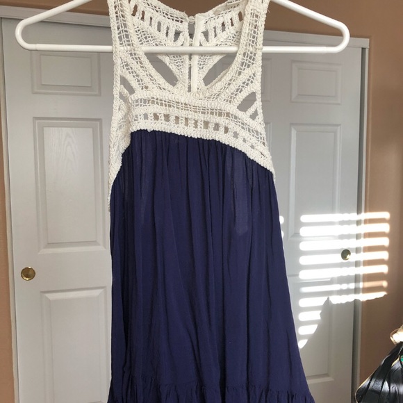 Halter top blouse - Picture 2 of 3